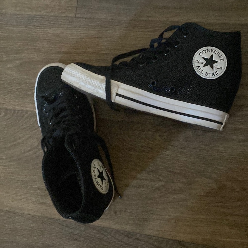 Wedge  black grainy converse